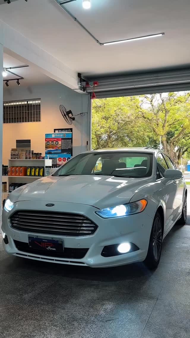 Ford Fusion com faróis de LED instalados